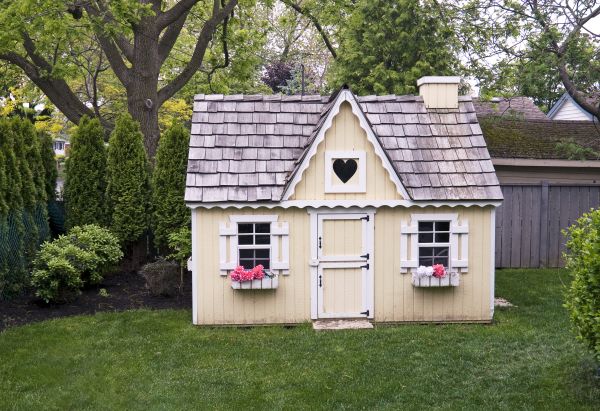 Playhouse Assembly in Clover