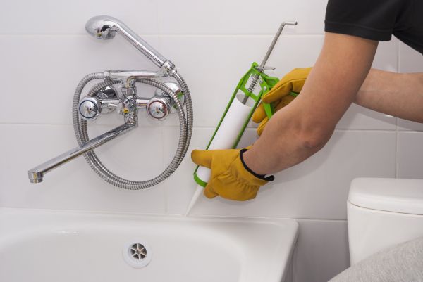 Bathtub Caulking in Clover